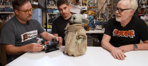 Adam Savage animatronikus Groguja egy mérnöki mestermű