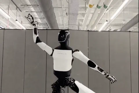 A Tesla Optimus lenyűgöző tánctudást mutat be új videóján