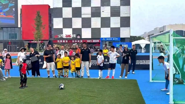 Robotok vs gyerekek: focicsata Kínában