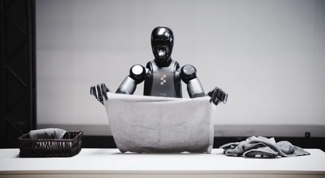 A Figure robot ruhát hajtogat: A mesterséges intelligencia újabb háztartási sikere