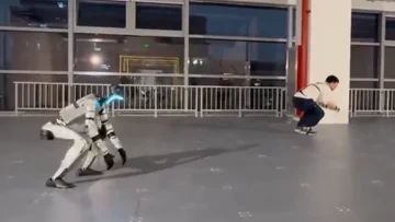 Robot árnyékként követ: AI valós időben utánozza a mozdulatokat