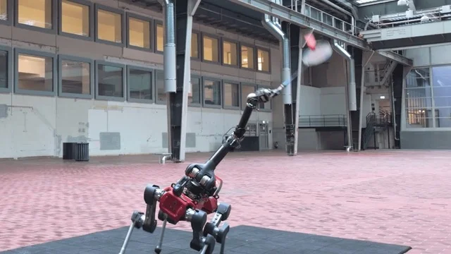 Lábbal rendelkező robotok badmintonozni tanulnak úttörő kutatásban