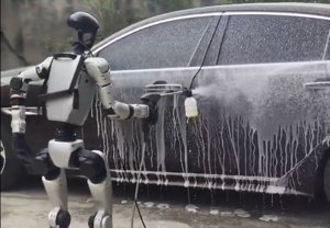 Humanoid robotos autómosó: drága játékszer vagy jövőbeli szükséglet?